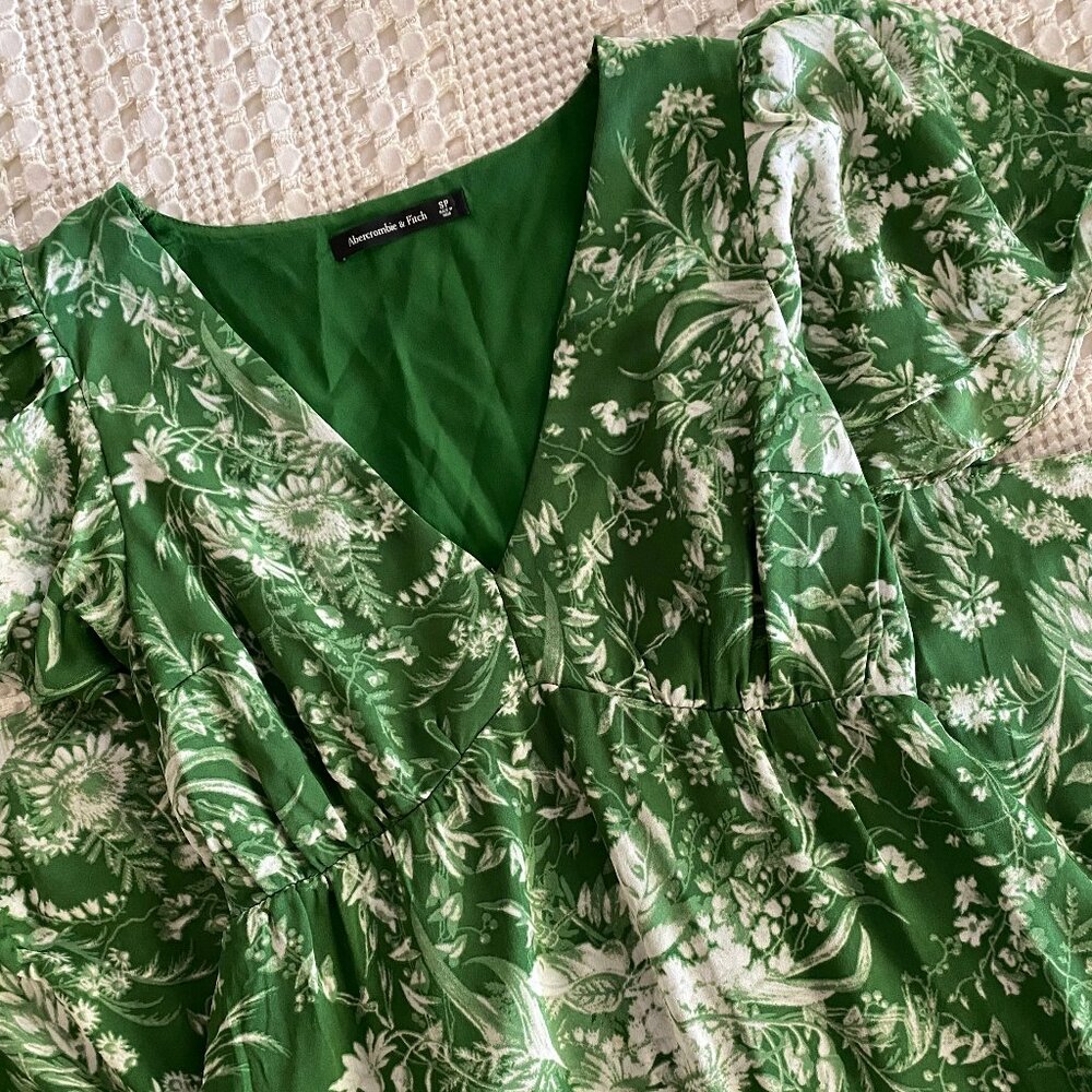 Abercrombie short Ruffle Sleeve Midi Dress Size Small